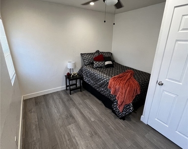 4518 S Normandie Avenue - Photo Thumbnail 10