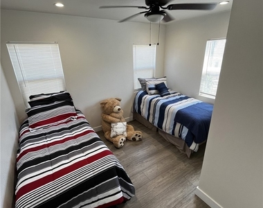 4518 S Normandie Avenue - Photo Thumbnail 9