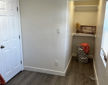 4518 S Normandie Avenue - Photo Thumbnail 12