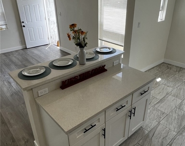 4518 S Normandie Avenue - Photo Thumbnail 14