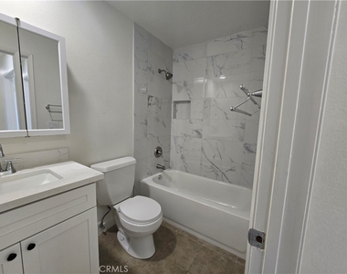 160 Greentree - Photo Thumbnail 10