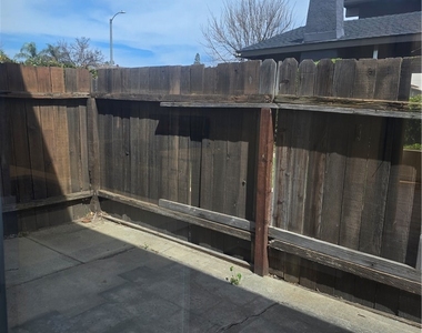 160 Greentree - Photo Thumbnail 14