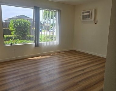 160 Greentree - Photo Thumbnail 3