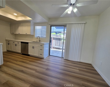 160 Greentree - Photo Thumbnail 4
