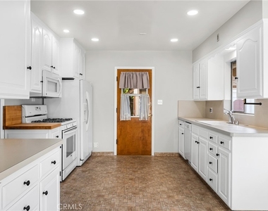 243 N Grand Street - Photo Thumbnail 10