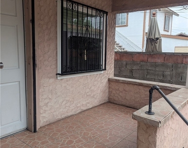 1447 W 37th Place - Photo Thumbnail 2