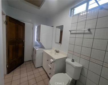 1447 W 37th Place - Photo Thumbnail 7