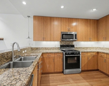 235 Berry Street - Photo Thumbnail 9