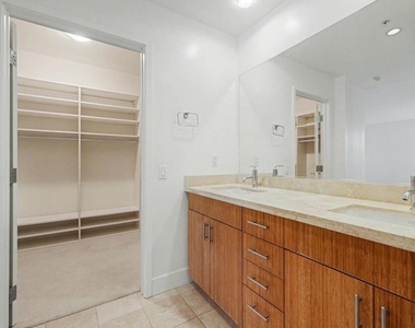 235 Berry Street - Photo Thumbnail 16