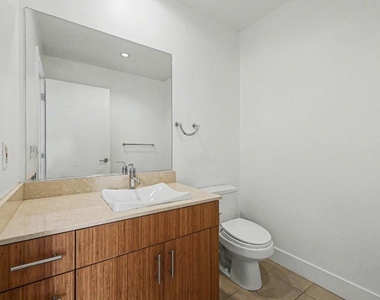 235 Berry Street - Photo Thumbnail 12