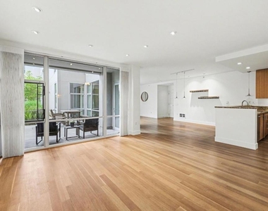 235 Berry Street - Photo Thumbnail 11