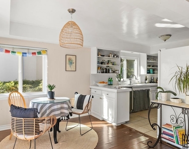 128 Crescent Bay Drive - Photo Thumbnail 20