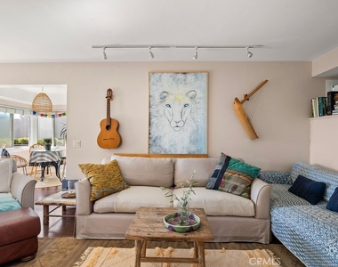 128 Crescent Bay Drive - Photo Thumbnail 18