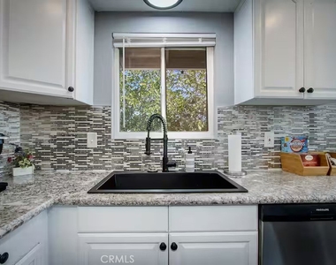 60206 Latham - Photo Thumbnail 4