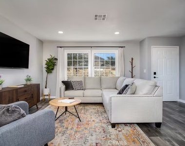 60206 Latham - Photo Thumbnail 5