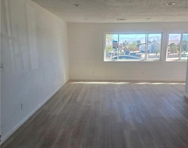 11742 Jacaranda Avenue - Photo Thumbnail 8