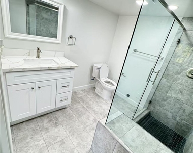 3233 E Cameron Avenue - Photo Thumbnail 7