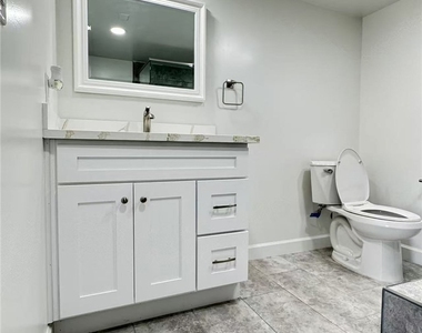 3233 E Cameron Avenue - Photo Thumbnail 9