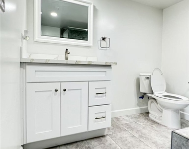 3233 E Cameron Avenue - Photo Thumbnail 8