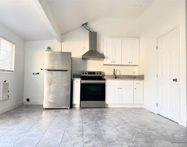 3233 E Cameron Avenue - Photo Thumbnail 6