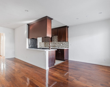 420 Raymond Avenue - Photo Thumbnail 3