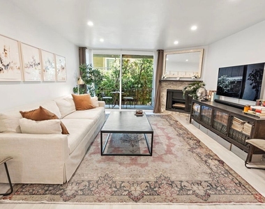 838 S Barrington Avenue - Photo Thumbnail 2