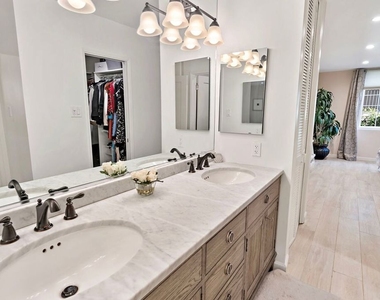 838 S Barrington Avenue - Photo Thumbnail 11