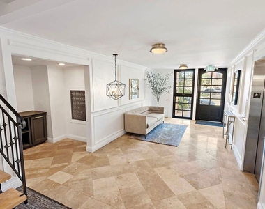 838 S Barrington Avenue - Photo Thumbnail 17