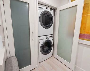 838 S Barrington Avenue - Photo Thumbnail 16