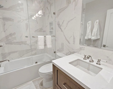 838 S Barrington Avenue - Photo Thumbnail 15