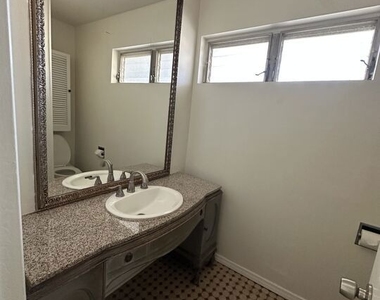 9018 Keith Avenue - Photo Thumbnail 6