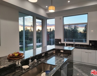 5900 N Winnetka Avenue - Photo Thumbnail 6