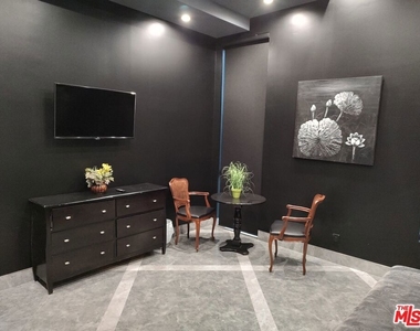 5900 N Winnetka Avenue - Photo Thumbnail 7