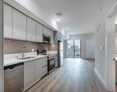 825 S Coronado Street - Photo Thumbnail 4
