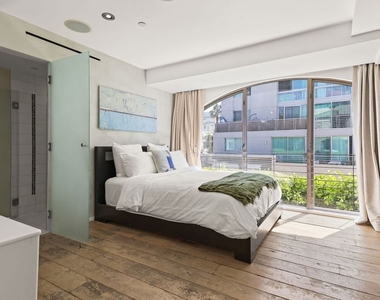 11 Marine Terrace - Photo Thumbnail 32