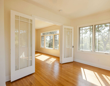 824 Brent Avenue - Photo Thumbnail 8