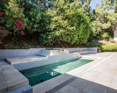 811 N Hillcrest Road - Photo Thumbnail 34