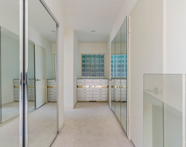 811 N Hillcrest Road - Photo Thumbnail 19