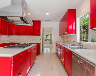 811 N Hillcrest Road - Photo Thumbnail 12