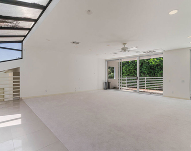 811 N Hillcrest Road - Photo Thumbnail 30