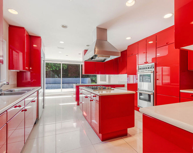 811 N Hillcrest Road - Photo Thumbnail 11