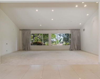 811 N Hillcrest Road - Photo Thumbnail 6