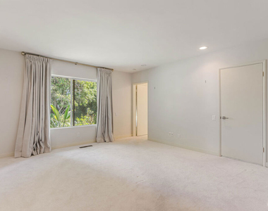 811 N Hillcrest Road - Photo Thumbnail 24