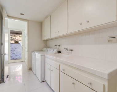 811 N Hillcrest Road - Photo Thumbnail 16