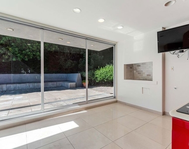 811 N Hillcrest Road - Photo Thumbnail 15