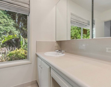 811 N Hillcrest Road - Photo Thumbnail 27