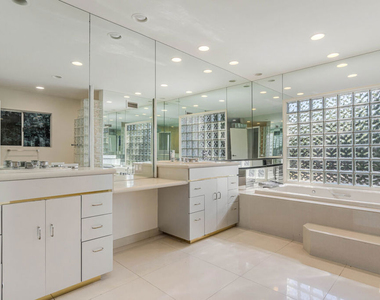 811 N Hillcrest Road - Photo Thumbnail 21