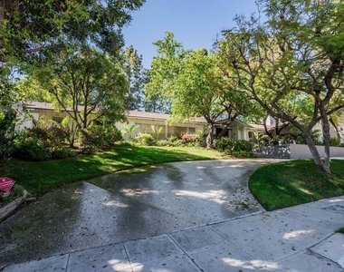 811 N Hillcrest Road - Photo Thumbnail 38