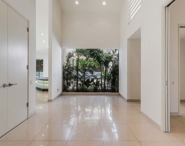 811 N Hillcrest Road - Photo Thumbnail 1