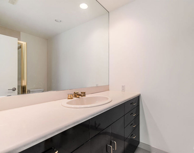 811 N Hillcrest Road - Photo Thumbnail 32